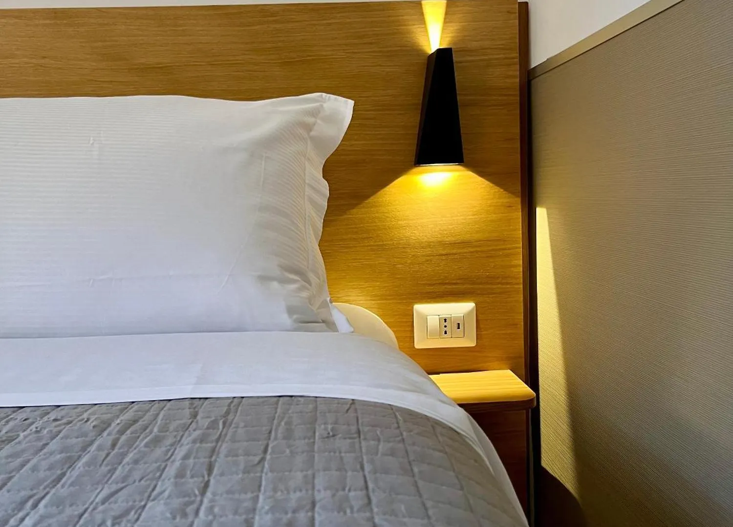 Nabab-Napoli Bed And Breakfast contacts